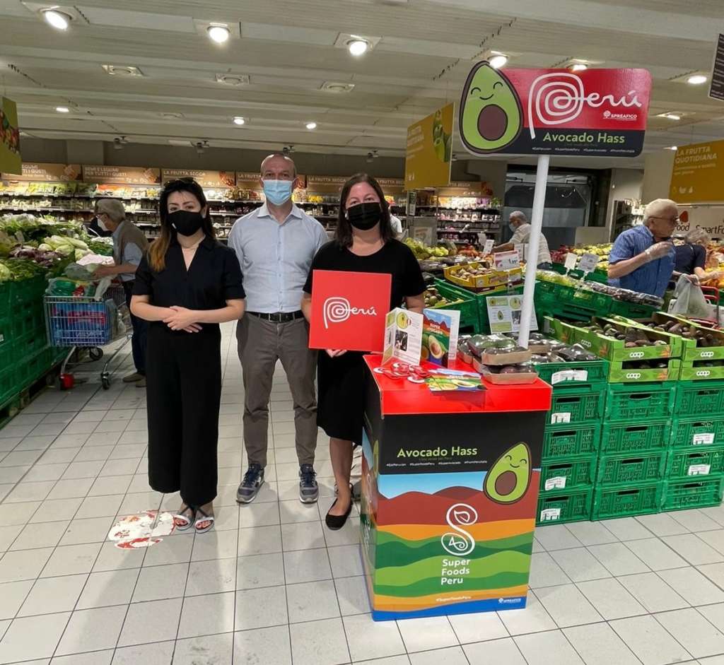 Promozione dell'avocado Hass peruviano di Spreafico in un punto di vendita di Coop Nord Ovest
