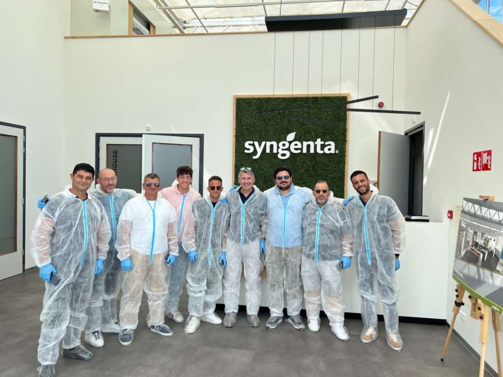 Gruppo in visita a Tomato Vision, il centro di ricerca sul pomodoro