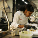 La pluripremiata chef italo-congolese Victoire Gouloubi