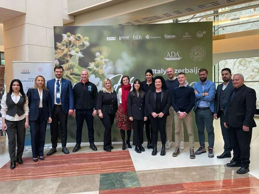Rappresentanti delle aziende italiane in missione per Macfrut 2024 e della Camera di Commercio italo-azera