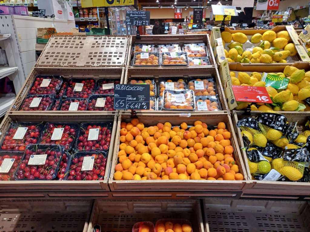 In calo i prezzi delle ciliegie, salgono quelle delle albicocche