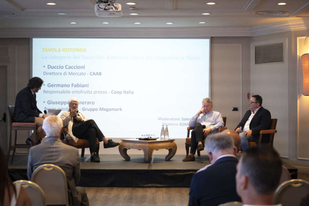 Germano Fabiani, responsabile ortofrutta di Coop Italia, Duccio Caccioni, direttore di mercato del Caab di Bologna e Giuseppe Semeraro, buyer ortofrutta di Megamark.