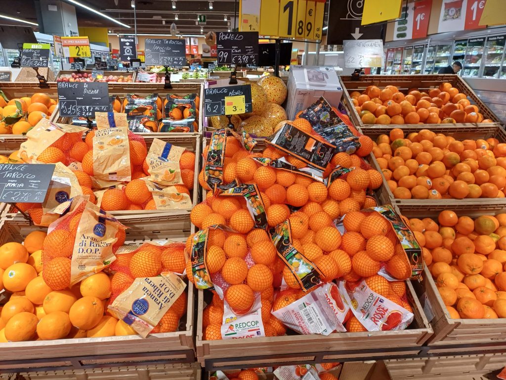 Arance stabili, clementine in rialzo