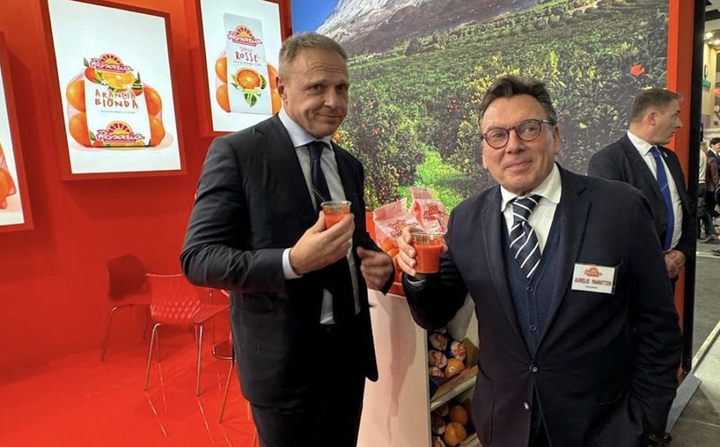 Aurelio Pannitteri, presidente di Op Rosaria, con il ministro Francesco Lollobrigida lo scorso febbraio a Fruit Logistica