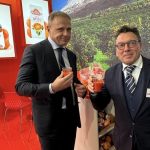Aurelio Pannitteri, presidente di Op Rosaria, con il ministro Francesco Lollobrigida lo scorso febbraio a Fruit Logistica