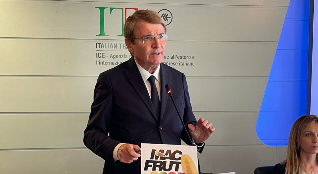 L'intervento di Renzo Piraccini, presentazione di Macfrut 2025
