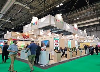 I soci Cso Italy in coro elogiano Fruit Attraction 2025 Un'intensa attività ha caratterizzato l'area Italy, organizzata da CSO Italy, a Fruit Attraction 2025.