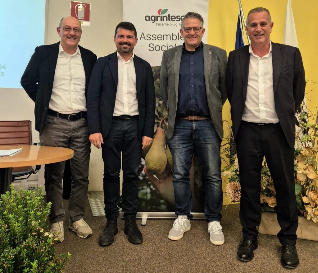 L'assemblea dei soci: da sinistra, Adriano Aldrovrandi , Alessio Mammì, Aristide Castellari, Cristian Moretti