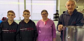 I ragazzi che lavorano presso la cooperativa sociale I Ciliegi Selvatici