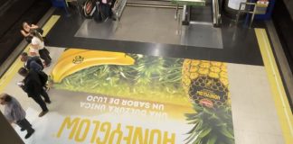 Metropolitana di Madrid, pubblicità banane Del Monte Honeyglow