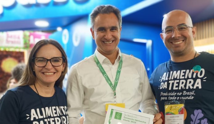 Trapview_GlobalGAP Andrea L. Launeck, sales director Sud Ovest Europa di Trapview, mostra la certificazione Globalgap