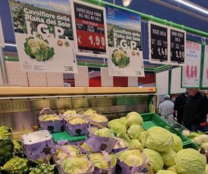 Il Cavolfiore della Piana del Sele Igp in un punto di vendita di Tosano