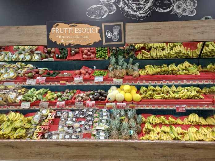 Aumenta l'offerta di frutta esotica, con l'avvicinarsi del Natale