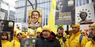 Il segretario generale Coldiretti, Vincenzo Gesmundo, durante la mobilitazione a Bruxelles, con migliaia di agricoltori contro Pac e Mercosur