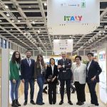 La squadra di Cso Italy a Fruit Logistica 2026 con il presidente Paolo Bruni (terzo da destra) e il direttore Elisa Macchi (seconda da destra)