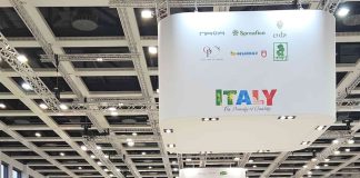 La squadra di Cso Italy a Fruit Logistica 2026 con il presidente Paolo Bruni (terzo da destra) e il direttore Elisa Macchi (seconda da destra)