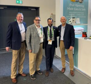 Steve Page, vicepresident di Catalytic Generators, José Manuel Villacis e Anthony Serafino di Exp Group con Greg Akins, ad di Catalytic Generators 