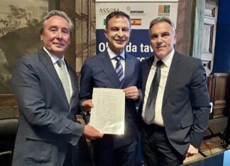Efoi debutta a Roma: alleanza Ue per rafforzare il comparto delle olive da tavola Da sx, Antonio De Mora, Kostas Zoukas, e Angelo Moreschini