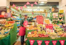 Pink Lady punta anche sui mercati rionali Un negozio di un mercato rionale di Milano