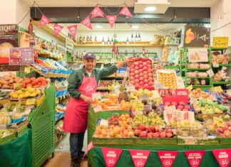 Pink Lady punta anche sui mercati rionali Un negozio di un mercato rionale di Milano
