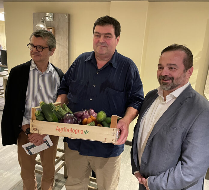 Andrea Segrè, direttore scientifico dell’Osservatorio internazionale Waste Watcher-Campagna Spreco Zero di Last Minute Market, Franco Linguerri, presidente di Agribologna, e Mattia Grillini, vicepresidente di Camst group