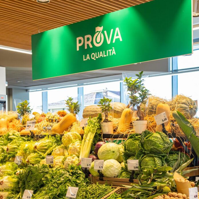 pro-7-supermercati Reparto ortofrutta di un negozio di Pro7 Supermercati, la nuova insegna lanciata da Retailpro