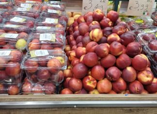 Quotazioni in calo per pesche e nettarine