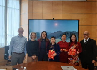 Cso Italy: il Vietnam apre al kiwi italiano Michele Fusillo e Sabrina Puntus del Servizio fitosanitario nazionale del Masaf, Simona Rubbi di Cso Italy, le 3 ispettrici Vietnamite e Renzo Moro, addetto agricolo dell’Ambasciata Italia ad Hanoi