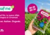 Leaf Me, la nuova sfida biologica di Ortomad: “True. Italian. Organic” Confezione di baby leaf biologiche Leaf Me di Ortomad tenuta in mano su campo coltivato con logo e claim True Italian Organic