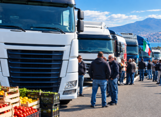 Dal Cdm 60 milioni in più per l’autotrasporto e 60 per il gasolio agricolo La protesta degli autotrasportori al Sud