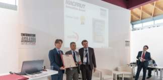 Andrea Ventura, managing director di Cefla Shopfitting, Renzo Piraccini, presidente di Cesena Fiera, e con Antonio Boschetti, direttore dell'Informatore Agrario