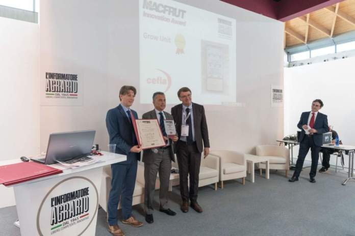 Andrea Ventura, managing director di Cefla Shopfitting, Renzo Piraccini, presidente di Cesena Fiera, e con Antonio Boschetti, direttore dell'Informatore Agrario