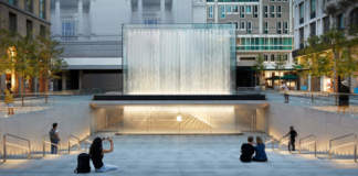 Apple-Piazza-Liberty_piazza-center-steps_07242018