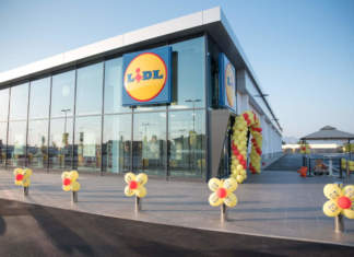 Lidl e la moda sostenibile: ecco la nuova linea di scarpe in plastica riciclata