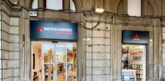 Mondadori Bookstore Cagliari esterno via Roma
