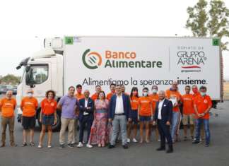 Gruppo Arena (VéGé) dona un camion refrigerato a Banco Alimentare