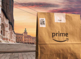 Amazon alleggerisce il packaging con gli oggetti a vista Amazon Fresh Bologna