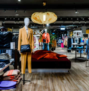 Gallery. Coin rinnova il look dello store di Mestre