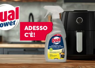 Dual Power lancia il primo detergente specifico per friggitrice ad aria sul mercato italiano Detergente Dual Power specifico per friggitrice ad aria, mostrato in primo piano in una cucina moderna con l’elettrodomestico sullo sfondo