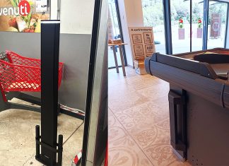 Retail sicuro, ma con stile: le nuove tecnologie antitaccheggio di design Sistemi antitaccheggio per il retail di Sensormatic con antenne RF installati su una cassa