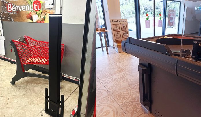Sistemi antitaccheggio per il retail di Sensormatic con antenne RF installati su una cassa