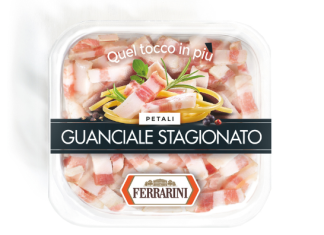 Confezione di petali di guanciale stagionato Ferrarini con grafica “Quel tocco in più”, ideale per dare sapore e qualità alle ricette tradizionali.
