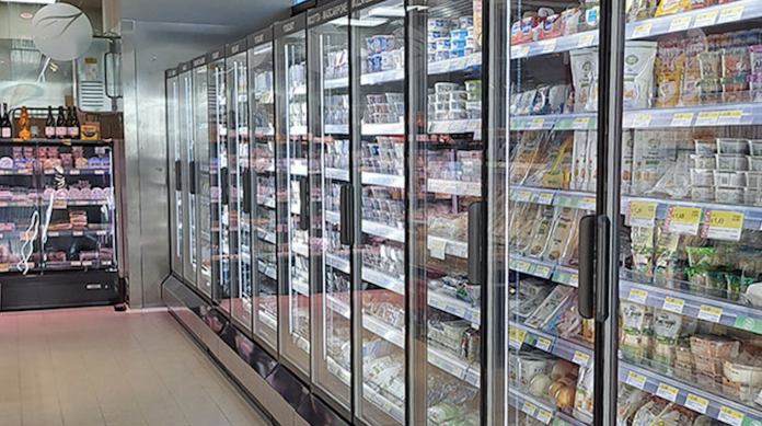 Banchi frigo con refrigerazione Epta nel supermercato SuperW di Sedico, rinnovati per garantire efficienza energetica e visibilità dei prodotti