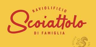 Logo del Raviolificio Scoiattolo con scritta "di famiglia", su sfondo giallo. Include il payoff "Ripieno d’amore dal 1983" e l’illustrazione di uno scoiattolo.