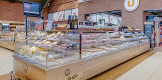 Banco refrigerato Eurocryor Twin Mini Sv in un supermercato, ideale per valorizzare i prodotti freschi e incrementare le vendite di impulso nella GDO