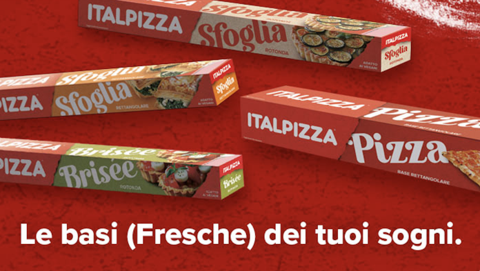 Confezioni di tutte e quattro le basi fresche Italpizza (Pizza Rettangolare, Sfoglia Rettangolare, Sfoglia Rotonda, Brisée Rotonda) disposte su sfondo rosso