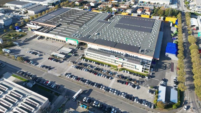Veduta aerea dello stabilimento di Apofruit, azienda che presenterà le sue novità a Marca 2026.