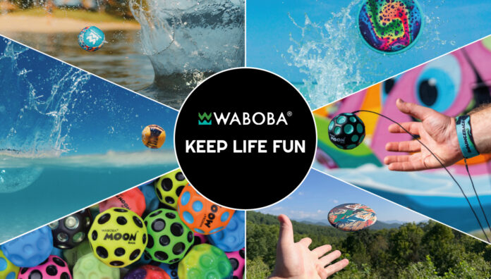 Waboba 2026 Collage di prodotti Waboba in azione: la Moon Ball che rimbalza, palle che galleggiano sull'acqua e dischi volanti per il gioco outdoor e il divertimento attivo all'aria aperta