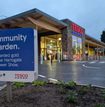 Frigo vuoto al rientro dalla ferie? Tesco porta il cibo direttamente in aeroporto Tesco spinge sulla sostenibilità nel nuovo store di Harrogate