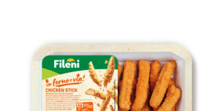 Alt text: Confezione di Chicken Stick della nuova linea Fileni In forno e via: bastoncini di pollo panati contenuti in un vassoio di carta ecosostenibile progettato per la cottura diretta in forno